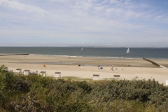 Blick von der Düne auf den Strand von Breskens