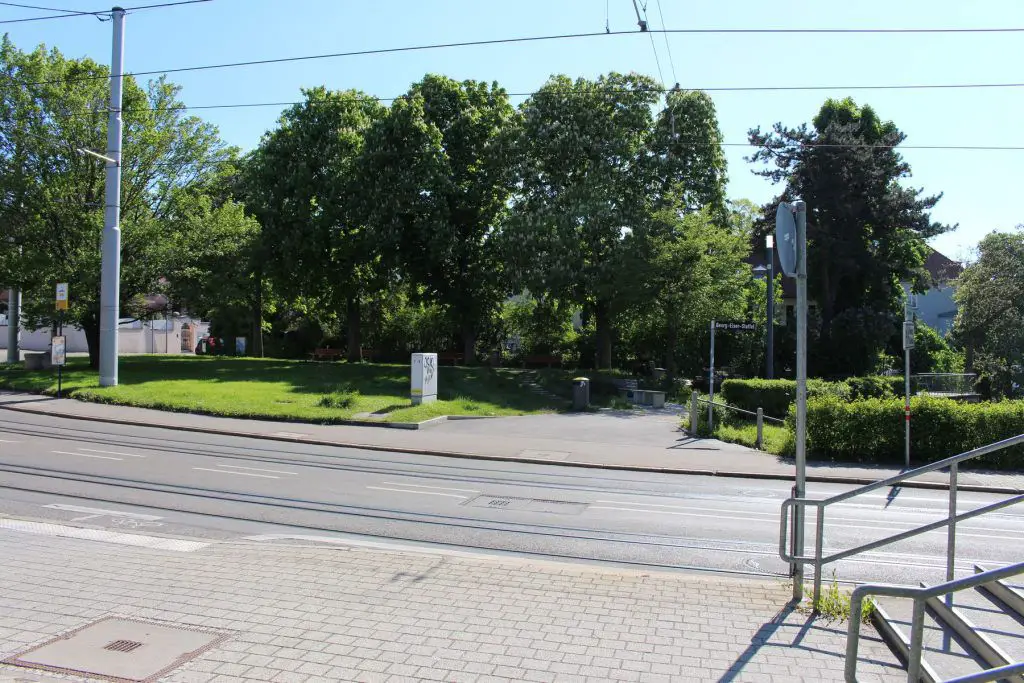 Direkt an der Haltestelle Bubenbad liegt der Aussichtspunkt mit einem schönen Blick auf die innenstadt von Stuttgart