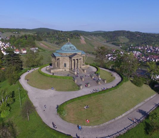 Luftaufnahme des Mausoleums auf dem Württemberg