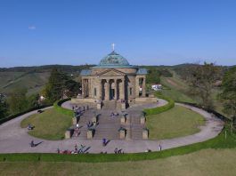 Blick auf das Mausoleum auf dem Rotenberg
