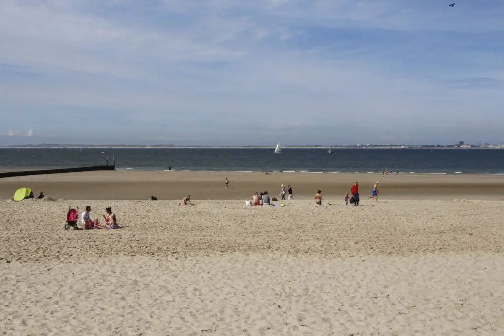 Viel Platz am Strand von Breskens - nicht nur bei Niedrigwasser