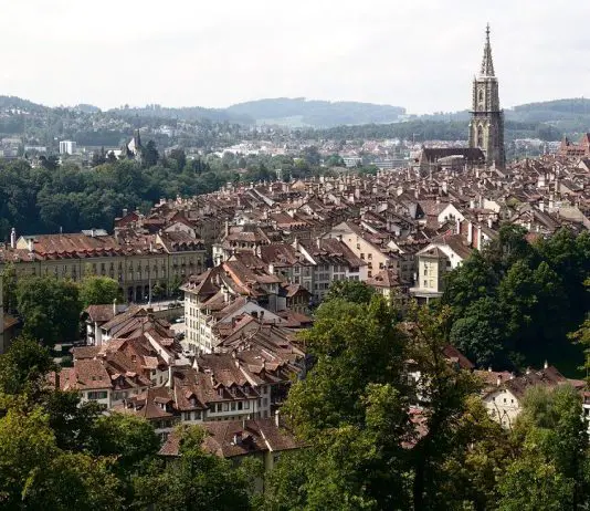 Blick über Bern vom Rosengarten aus