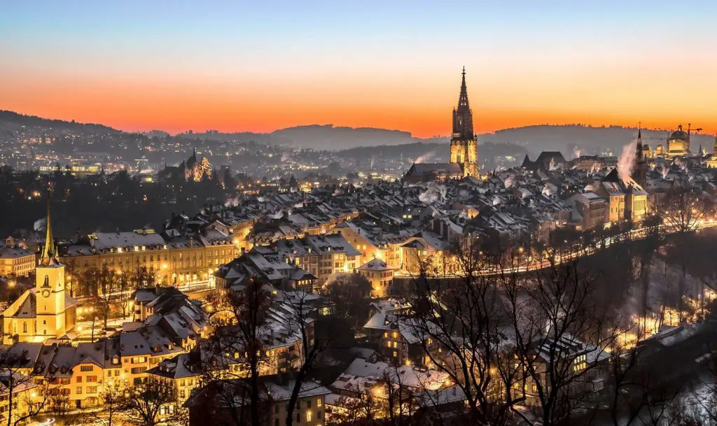 Blick über die Berner Altstadt im Winter