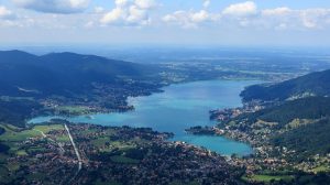 Aussicht von oben auf den Tegernsee