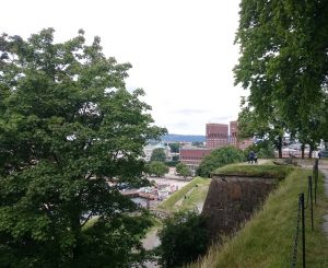 Blick von der Festung Akershus auf das Osloer Rathaus