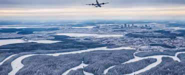 wie lange fliegt man nach helsinki