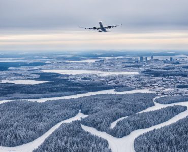 wie lange fliegt man nach helsinki